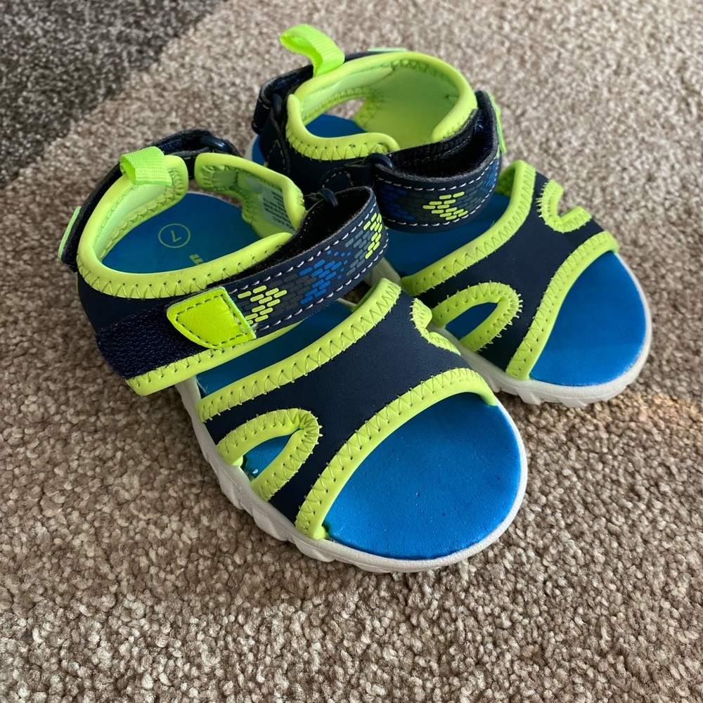 NWOT Wave Zone green and Blue sandals